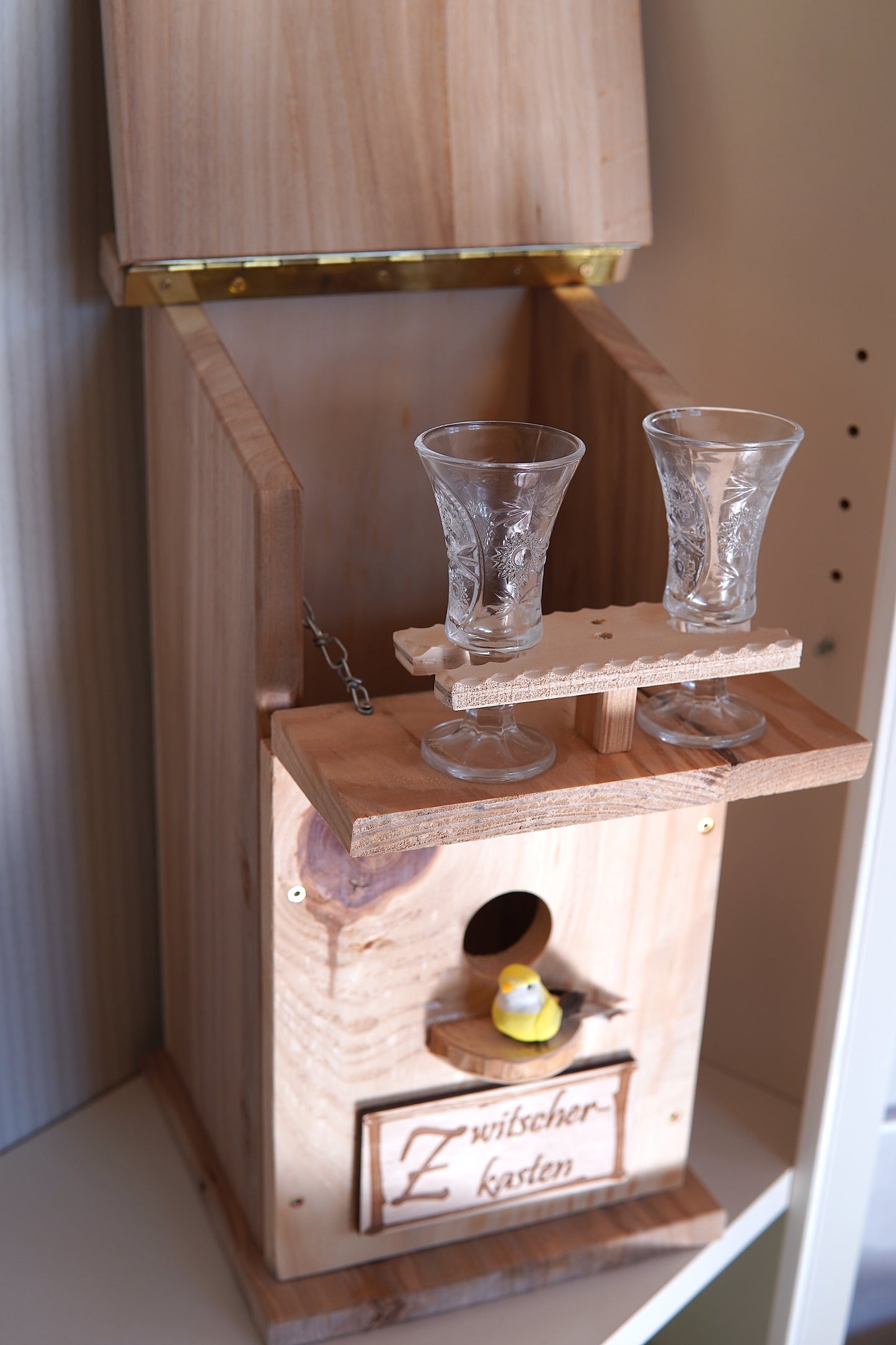 Zwitscherkasten mit 2 Gläser