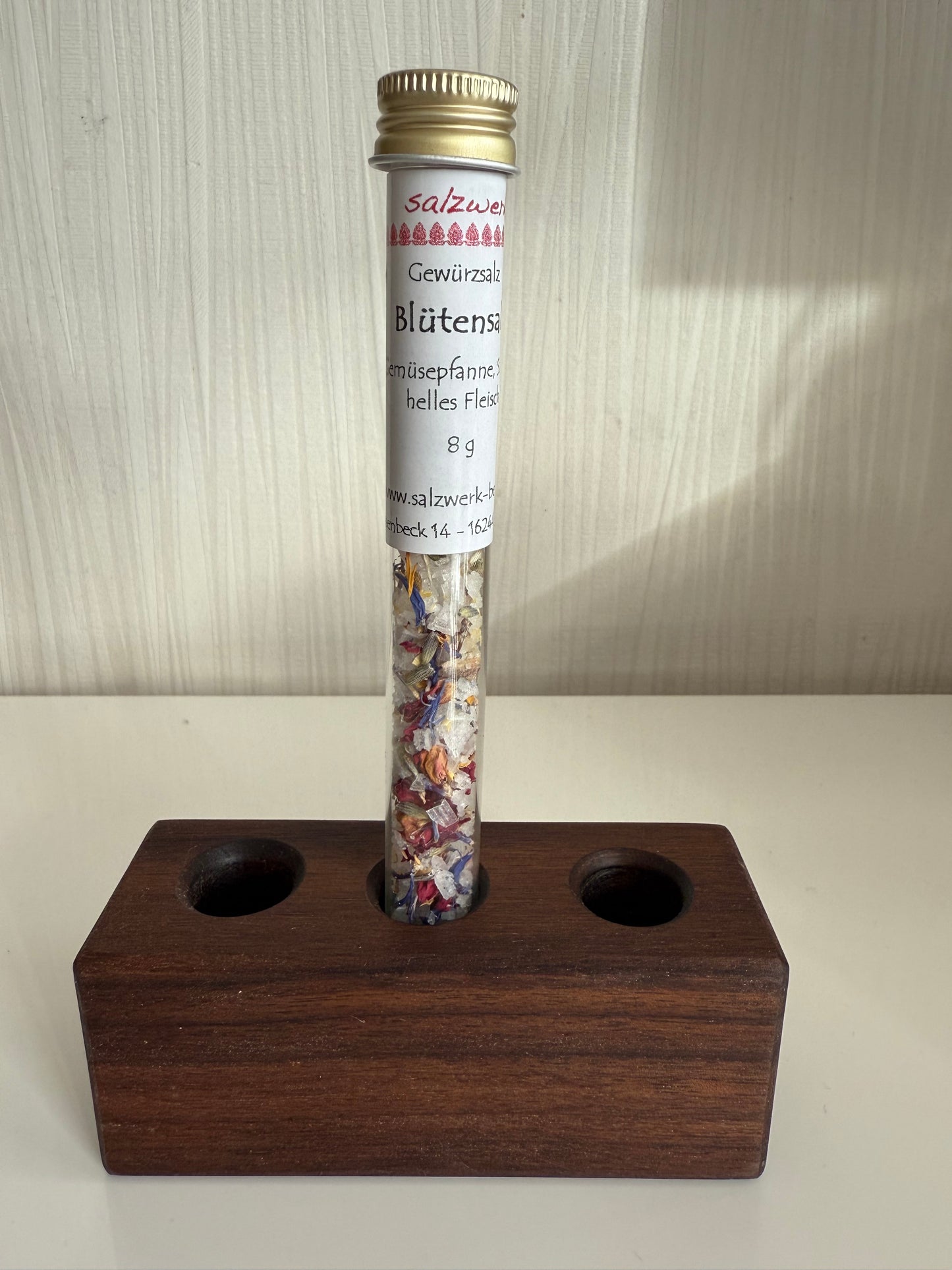 Blütensalz im Reagenzglas