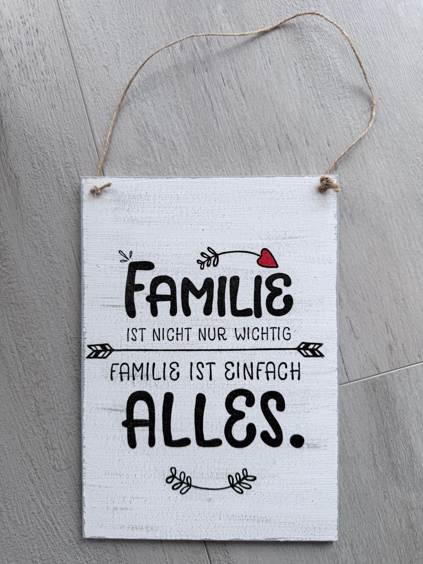 Holzschild mit Spruch „Familie ist nicht nur wichtig“ – DIN A5 Dekoschild – Geschenkidee
