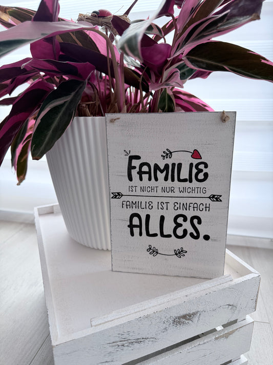 Holzschild mit Spruch „Familie ist nicht nur wichtig“ – DIN A5 Dekoschild – Geschenkidee