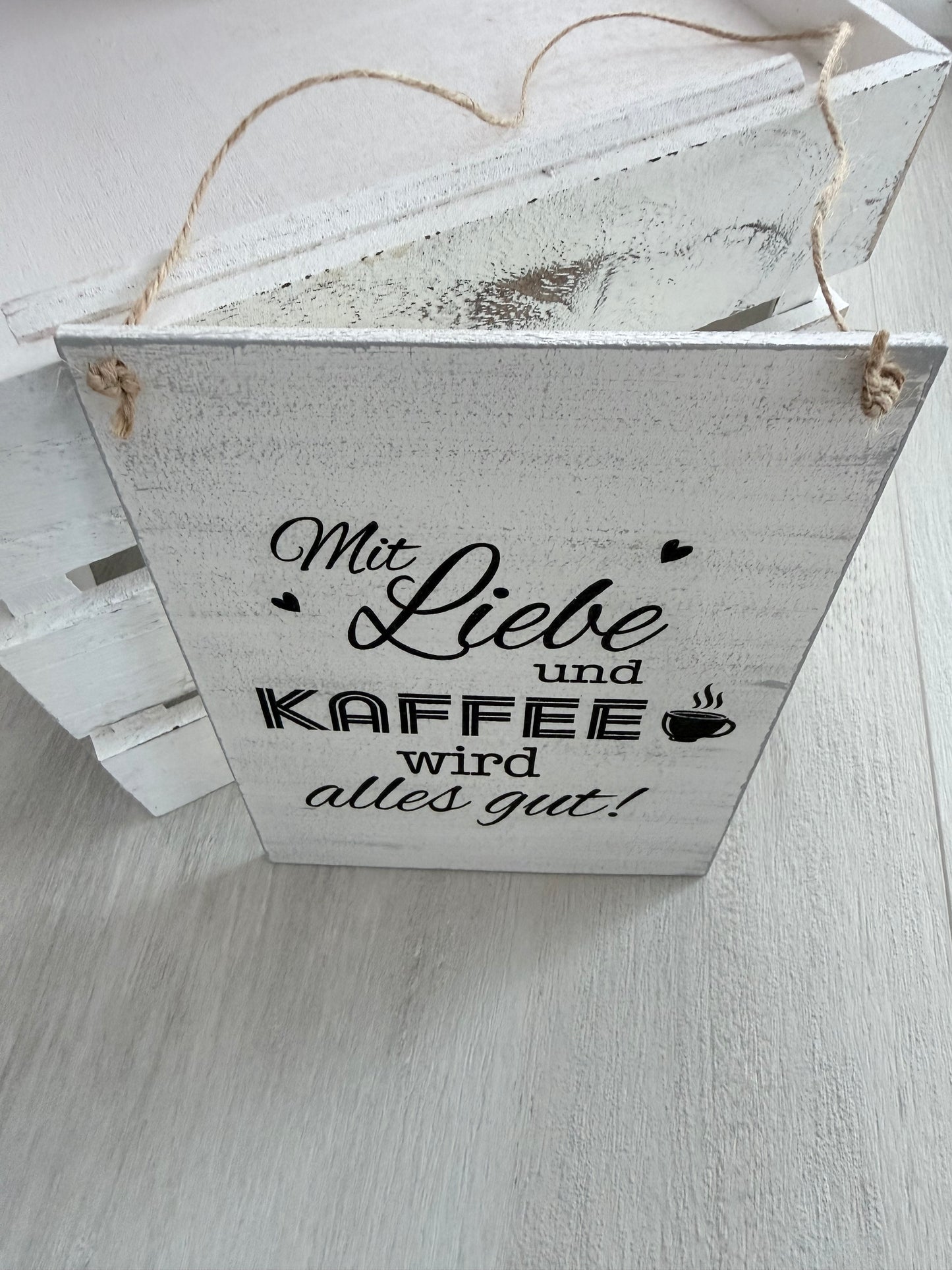 Holzschild mit Spruch „Mit Liebe und Kaffee wird alles gut" – DIN A5 Dekoschild – Geschenkidee