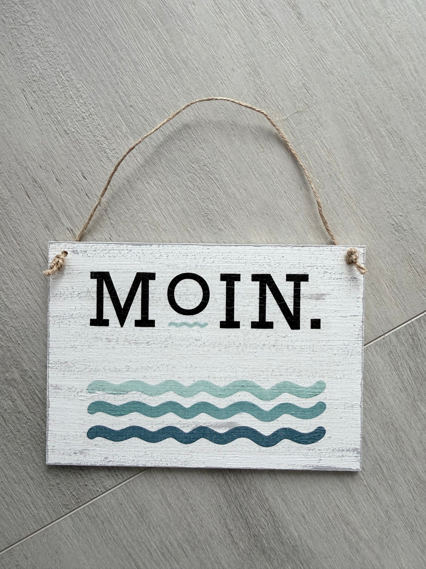 Holzschild mit Spruch "MOIN" DIN A6 – Handgemachtes Dekoschild aus Holz – Geschenkidee für Muttertag, Hochzeit & Einzug